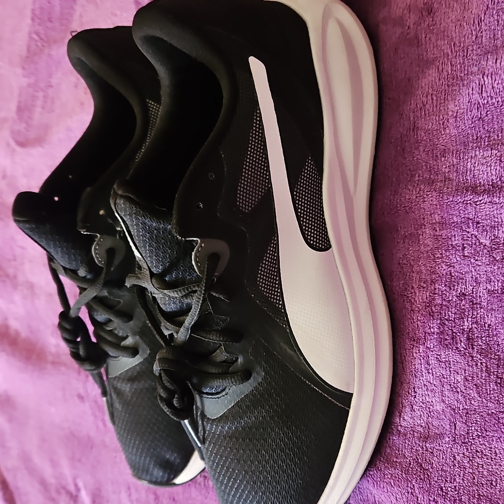 EUC MENS PUMA RUNNING SHOES - Picture 3 of 8